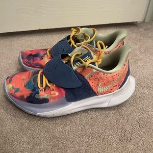 Kyrie 3 Low Atomic Stone Pearl